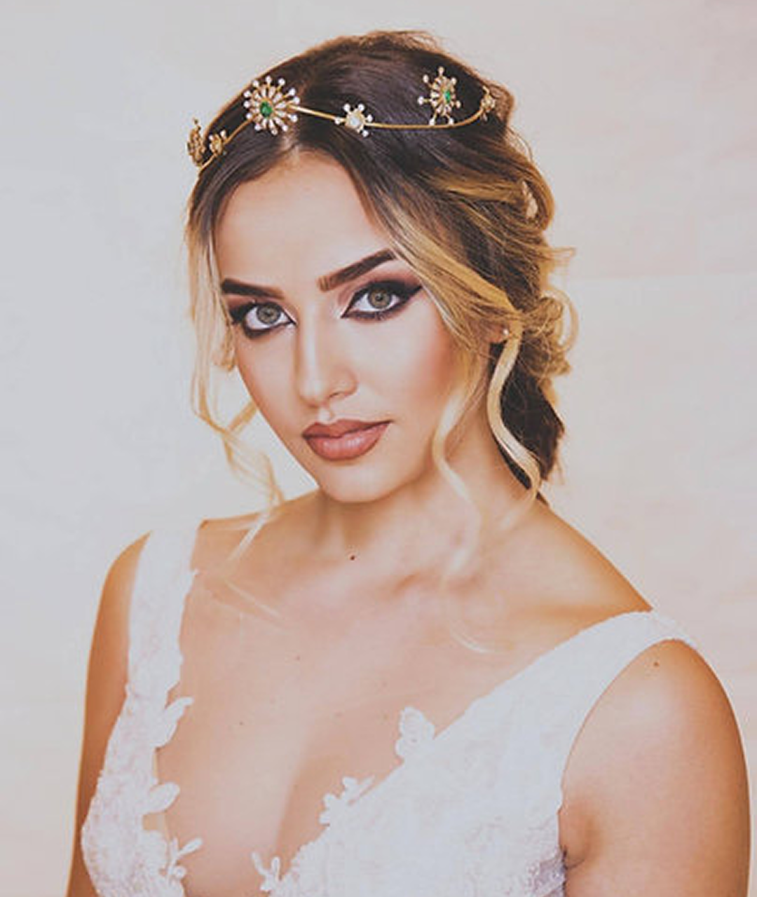 Tiara Ania 01